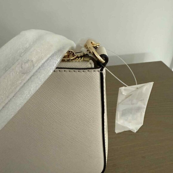 Michael Kors Outlet Jet Set Medium Saffiano Leather Crossbody Bag - Picture 6 of 9